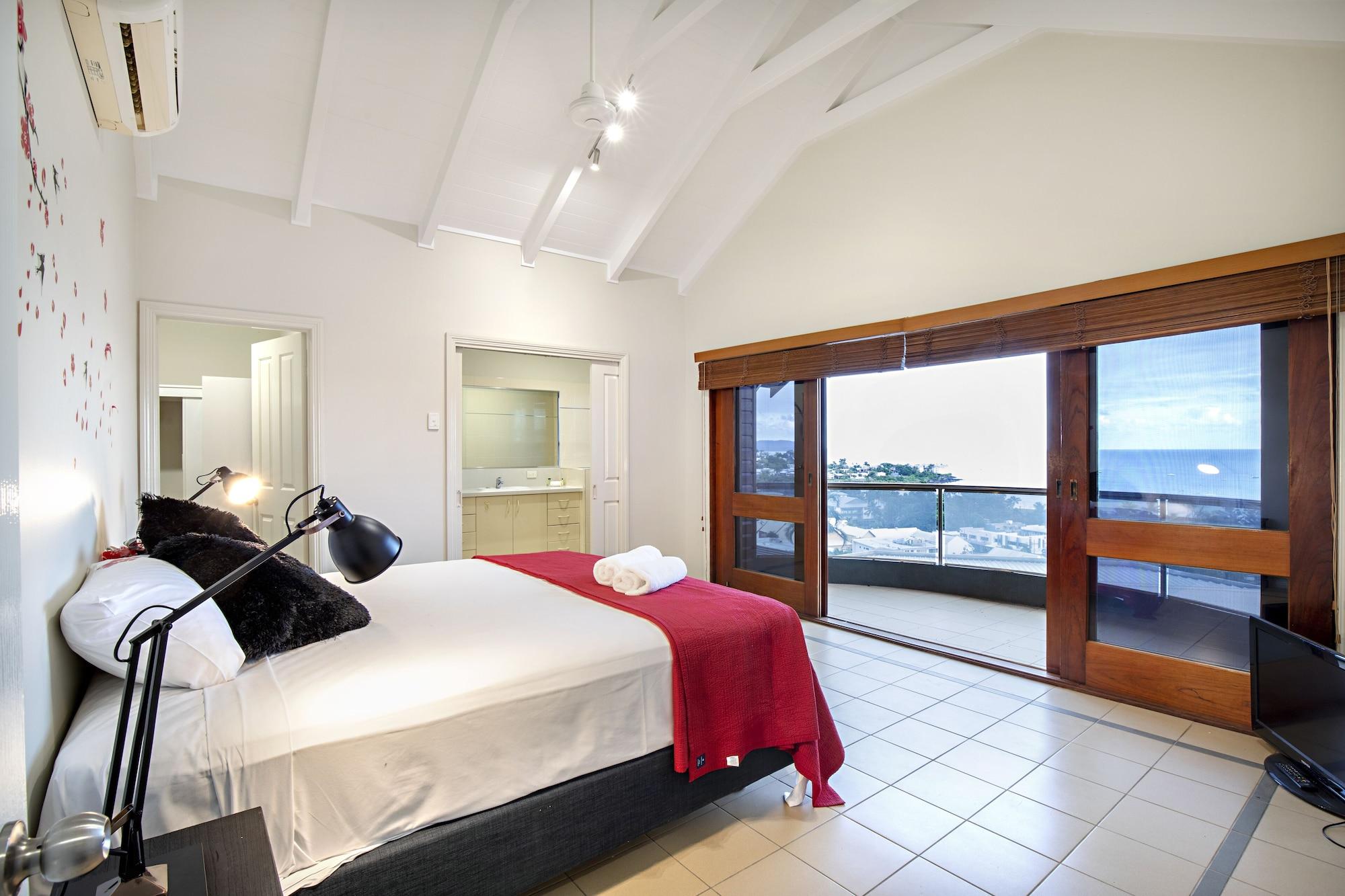 Toscana Village Resort Airlie Beach Exterior photo