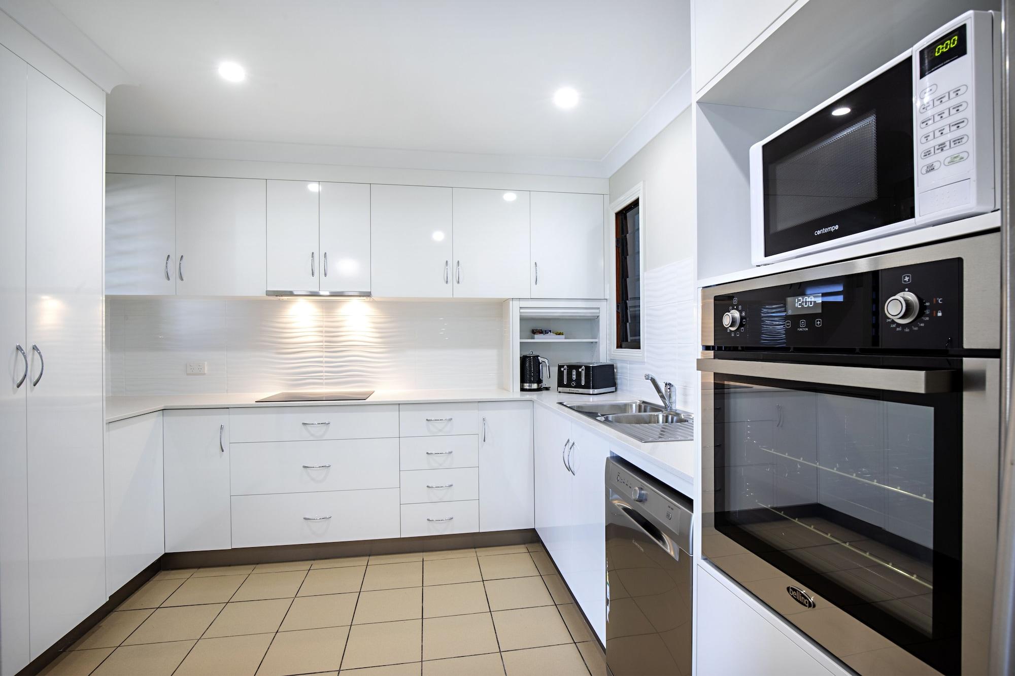 Toscana Village Resort Airlie Beach Exterior photo