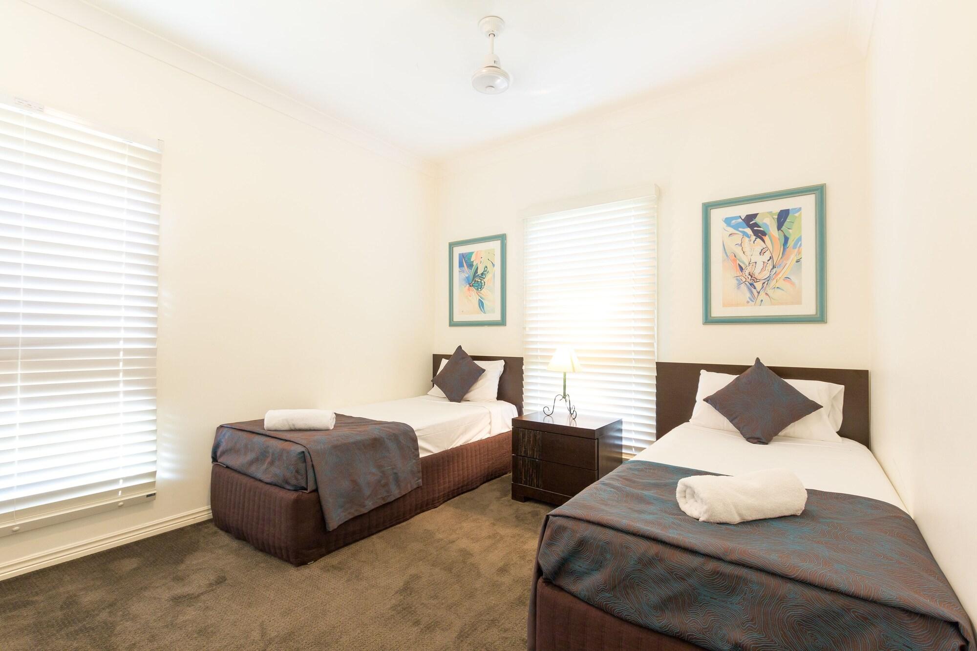 Toscana Village Resort Airlie Beach Exterior photo