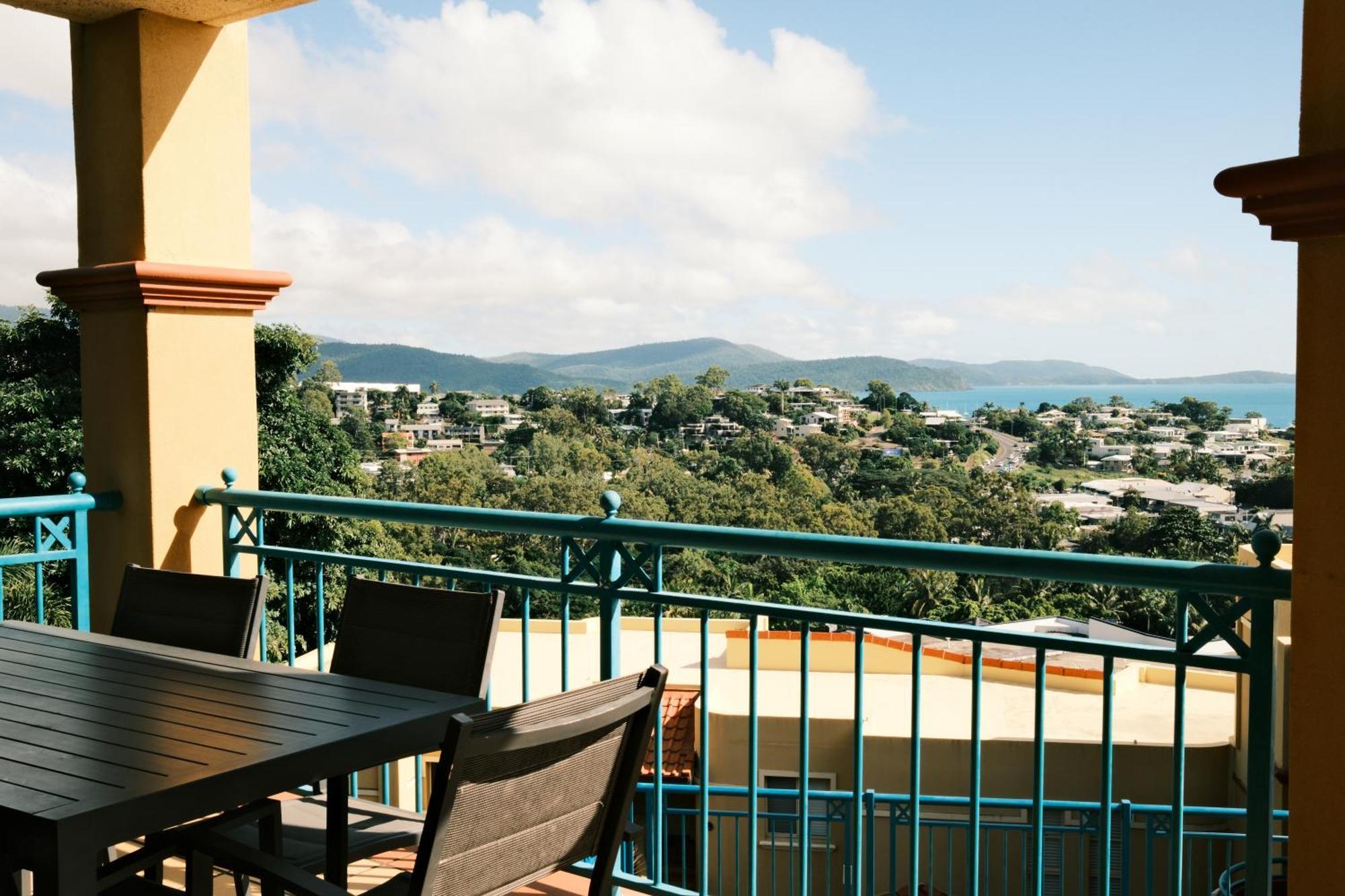 Toscana Village Resort Airlie Beach Exterior photo